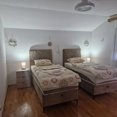 Deluxe דירה *